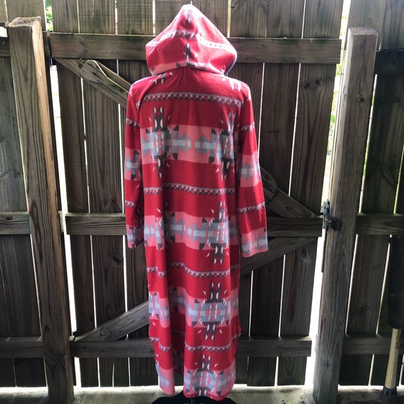 Ellen Tracy Red & Gray Aztec Print Hooded Soft Fleece Nightgown Robe Size M - Picture 3 of 13